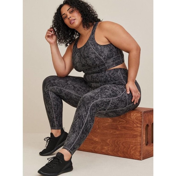 Torrid 4 Pocket Crop Active Legging Performance Core Dusty Snake Grey Plus 3 3X - Picture 10 of 10